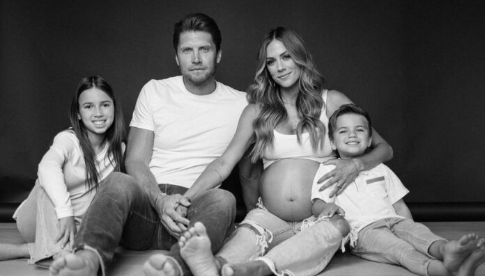 Jana Kramer Wants To Be Pregnant Again, But Her Age Holds Her Back Jana Kramer Wants To Be Pregnant Again, But Her Age Holds Her Back