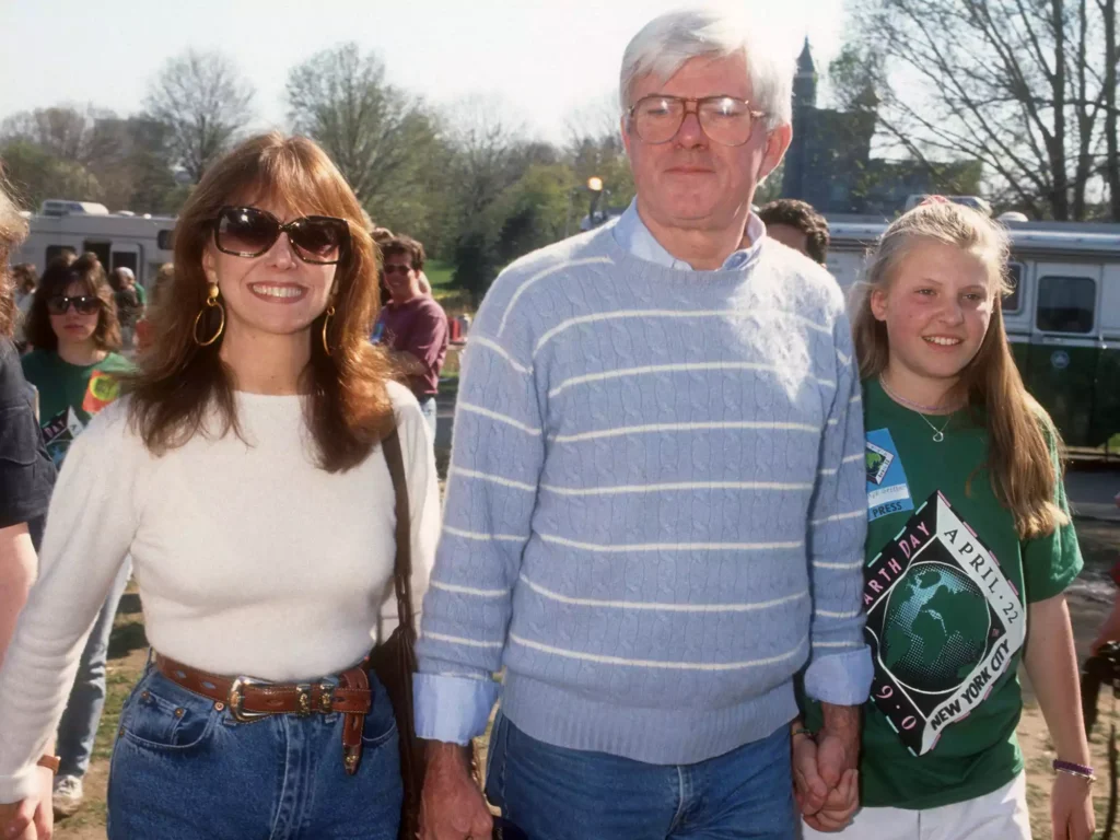 Phil Donahue With His Daughter Mary Rose Donahue Along With Marlo Thomas