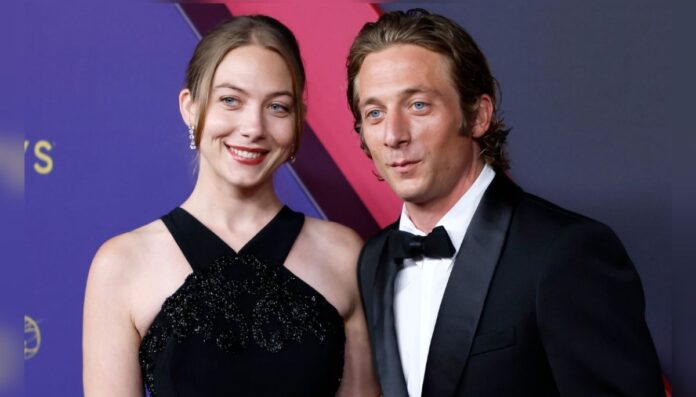 Jeremy Allen White and his younger sister, Annabelle at Emmys 2024 Jeremy Allen White and his younger sister, Annabelle at Emmys 2024